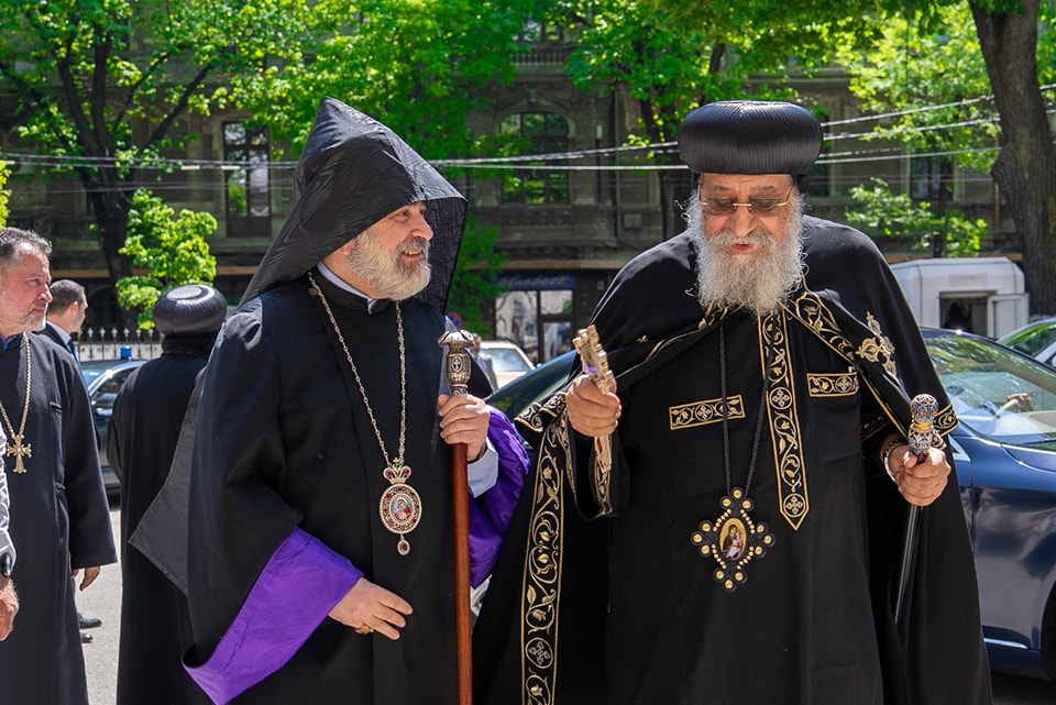 البابا تواضروس الثاني يزور مطرانية الأرمن الأرثوذكس في رومانيا