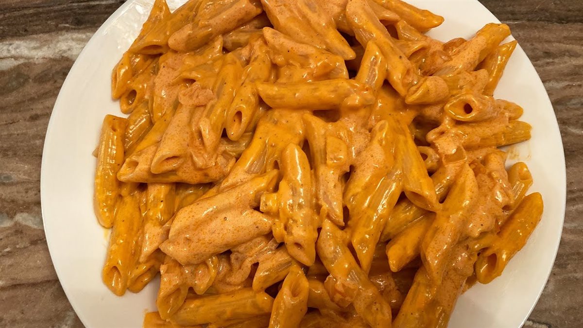 طريقة عمل مكرونة بينك صوص