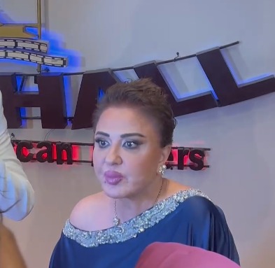 بـ لوك مختلف.. مادلين طبر تظهر متكئة على عكاز في حفل افتتاح مهرجان المركز الكاثوليكي