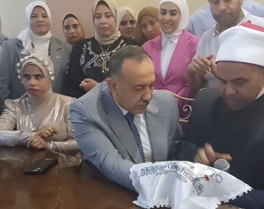 محافظ أسيوط وكيلًا لعروس من بنات دار الصفا للأيتام