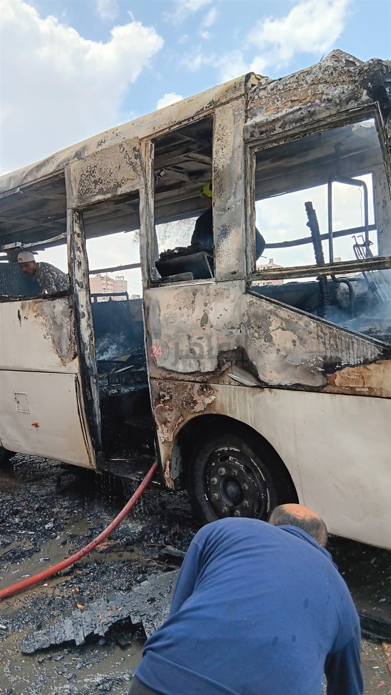 السيطرة على حريق أتوبيس يقل 26 راكبًا دون إصابات في المرج