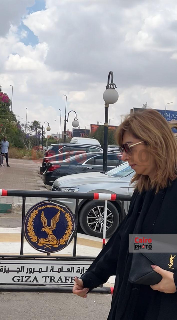 نجوم الفن والإعلام يودعون الدكتور وليد مصطفى ويساندون زوجته كارول سماحة في جنازته