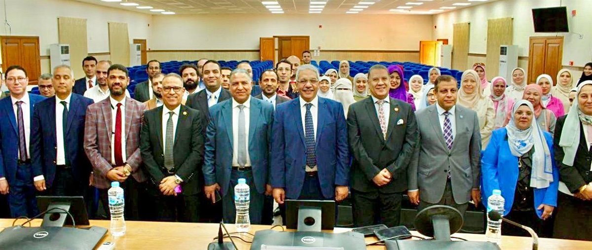 مركز الابتكار وريادة الأعمال بجامعة الأزهر يطلق برنامج المعلّم الريادي