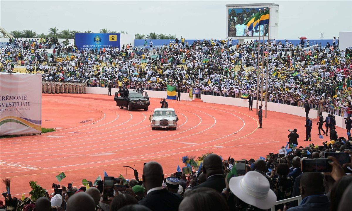 رئيس الوزراء يُشارك في حفل تنصيب الرئيس الجابوني بريس نجيما