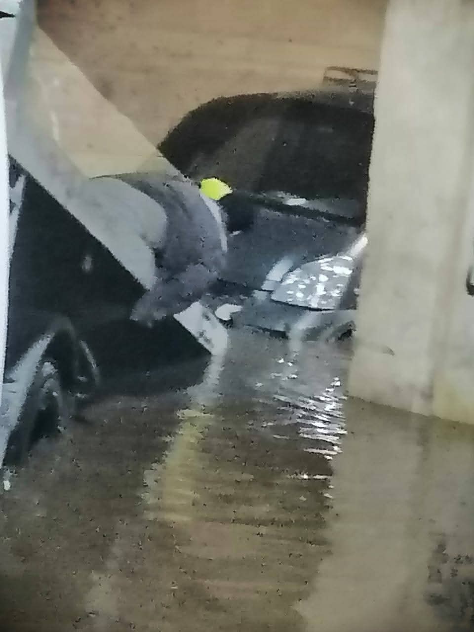 إنقاذ سيارة عالقة داخل نفق بالمنوفية بسبب شدة الأمطار 