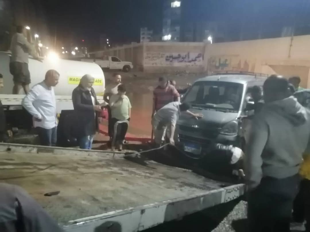 إنقاذ سيارة عالقة داخل نفق بالمنوفية بسبب شدة الأمطار 