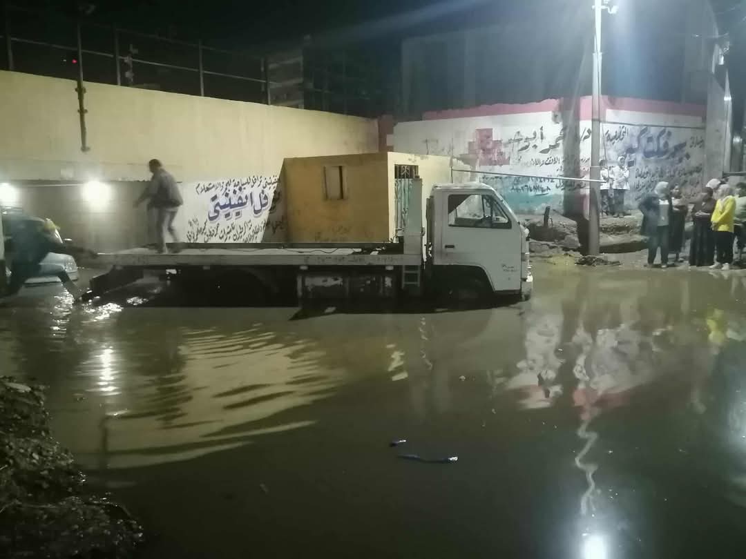 إنقاذ سيارة عالقة داخل نفق بالمنوفية بسبب شدة الأمطار 