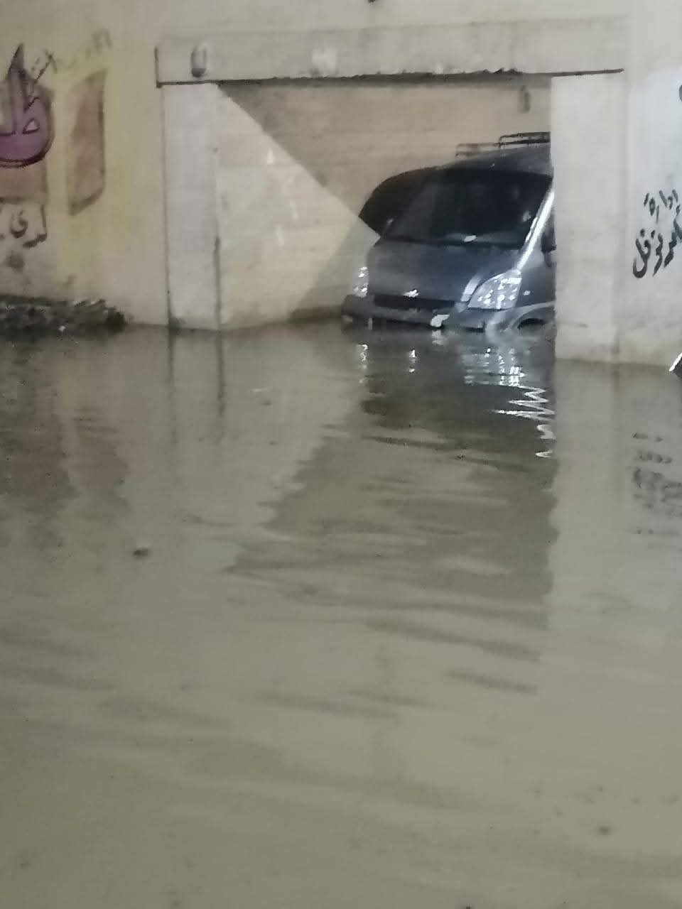 إنقاذ سيارة عالقة داخل نفق بالمنوفية بسبب شدة الأمطار 