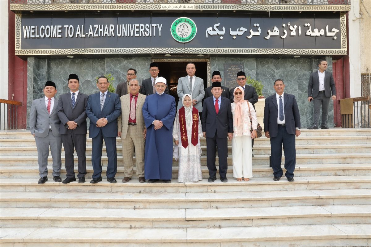 رئيس جامعة الأزهر يستقبل وفدًا أندونيسيًّا
