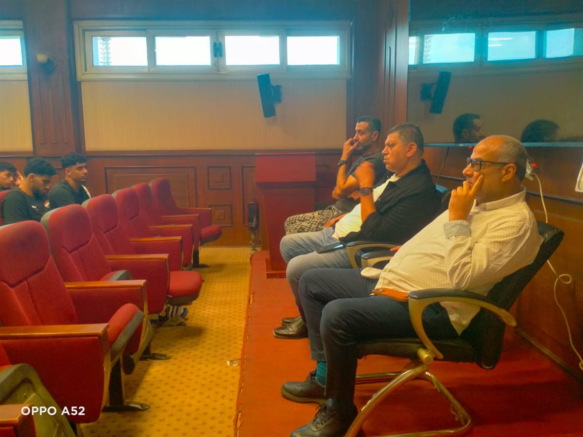 <strong>جلسة تحفيزية لمنتخب شباب اليد قبل المشاركة في كأس العرب بالكويت</strong>