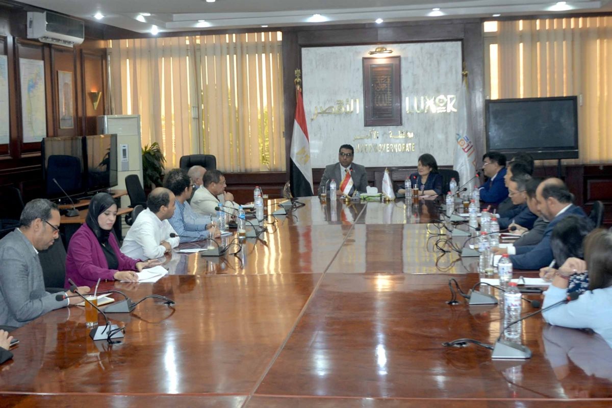 نائب محافظ الأقصر يستقبل وفد صينى