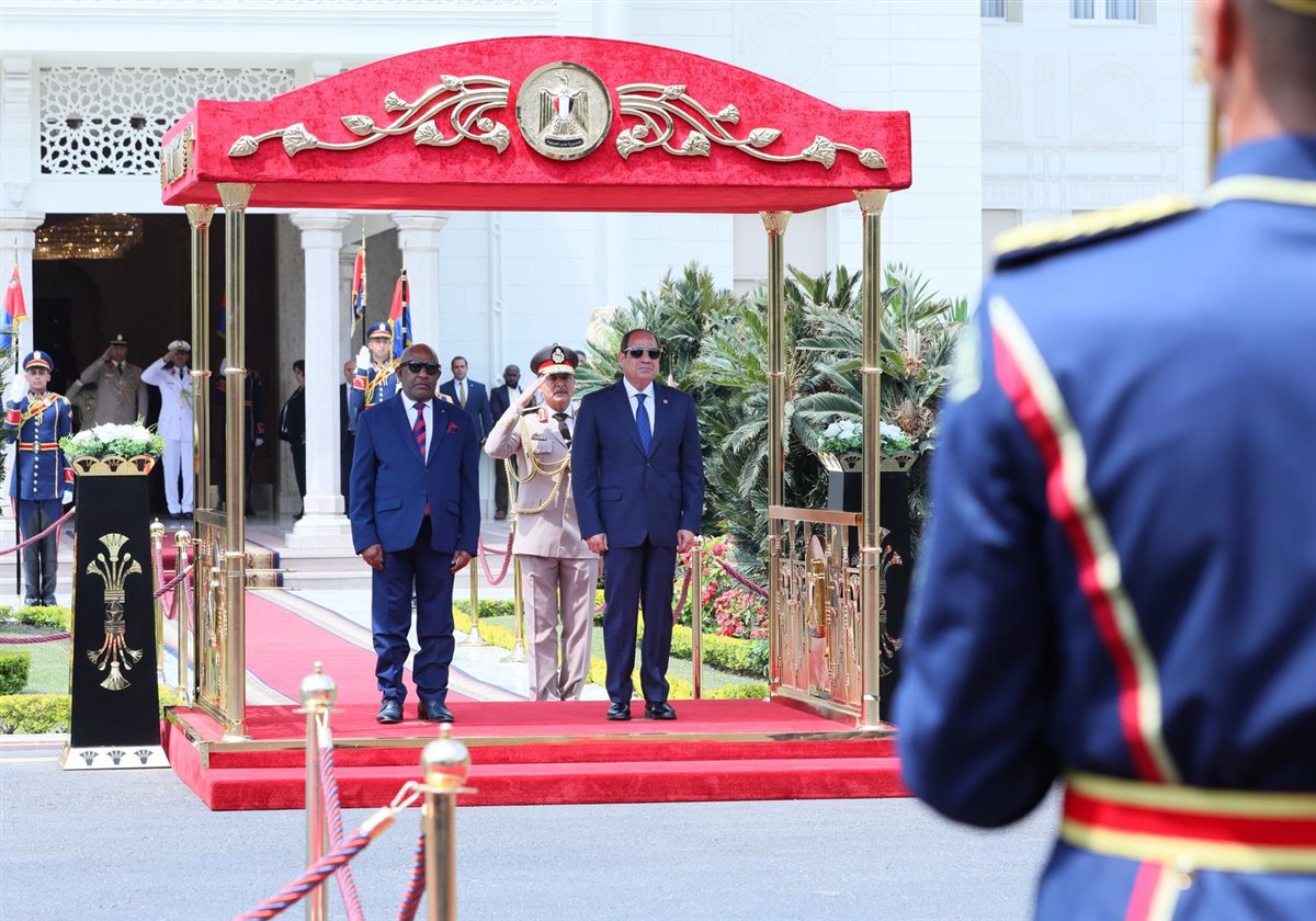 الرئيس السيسي يستقبل رئيس القُمر المتحدة
