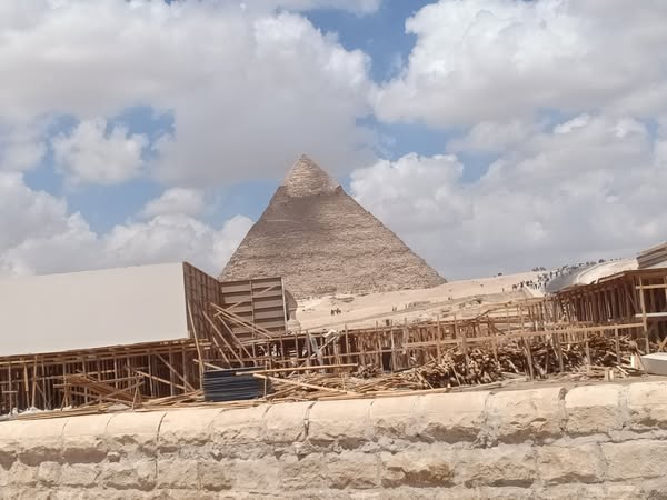 مسارح خشبية بمنطقة أهرامات الجيزة