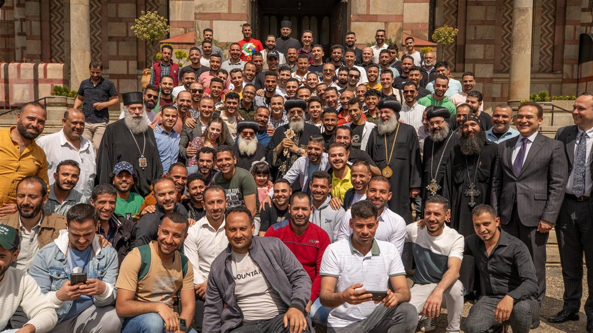 البابا تواضروس يلتقي أبناء الكنيسة القبطية في صربيا