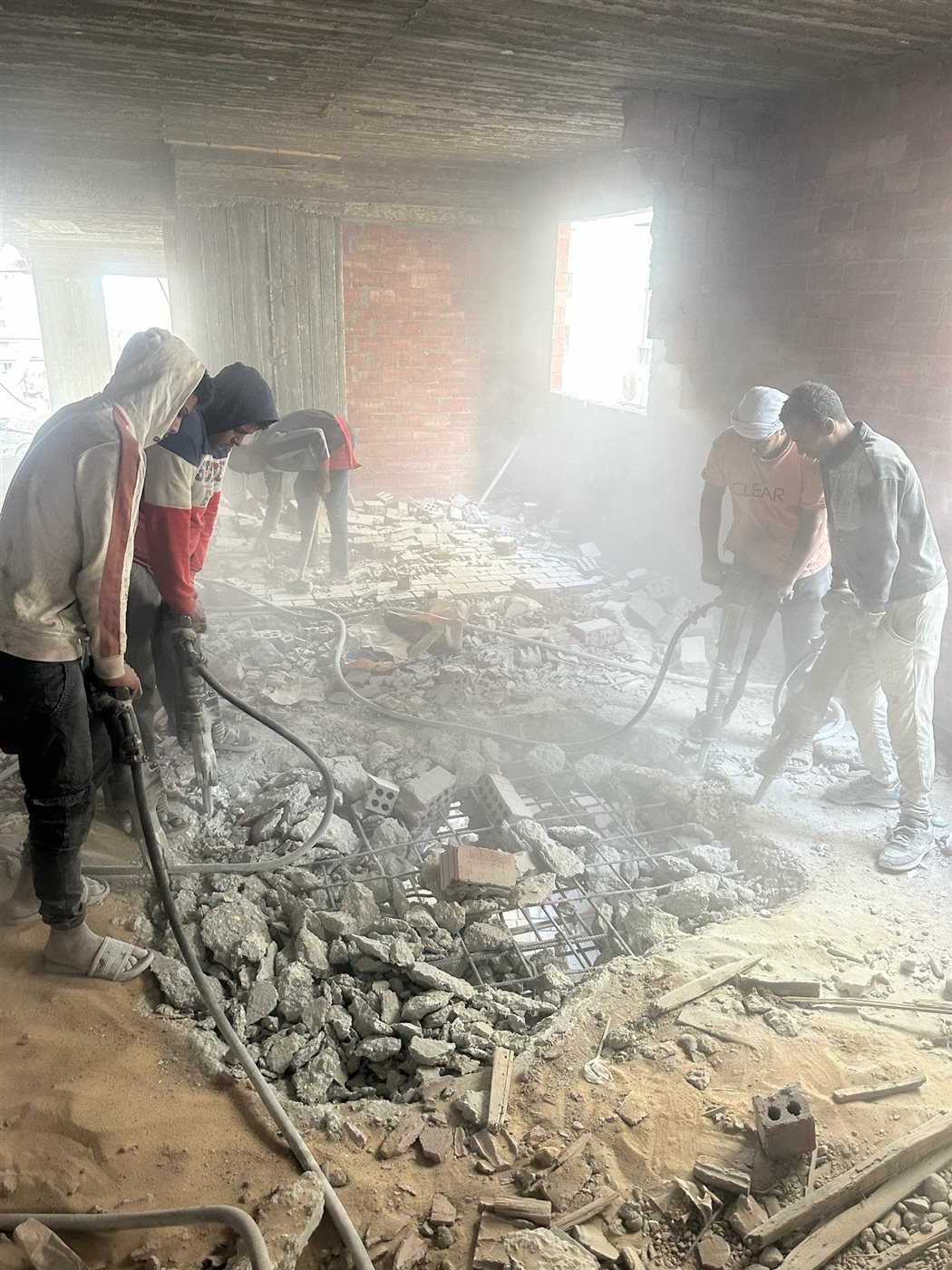 رئيس حي شرق مدينة نصر: إزالة 4 أدوار مخالفة بأحد عقارات شارع محمد كامل الحاروني| صور