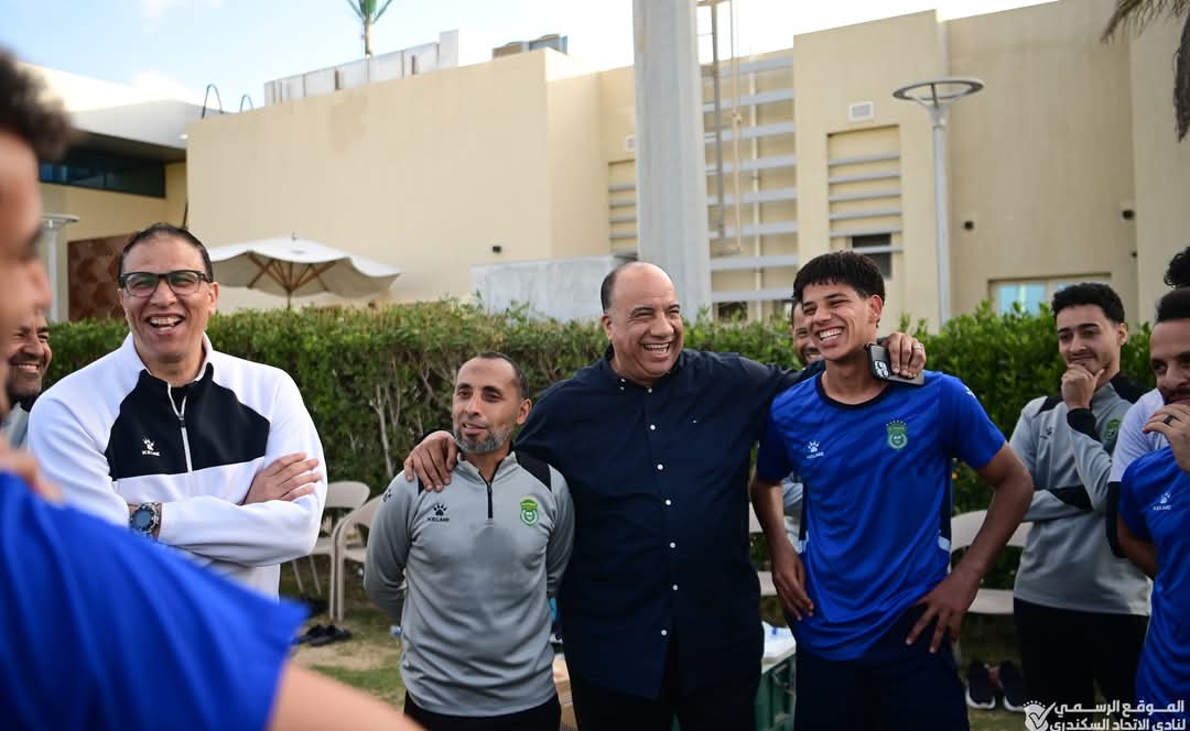 مصيلحي يؤازر الفريق قبل مباراة زد بالدوري الممتاز 