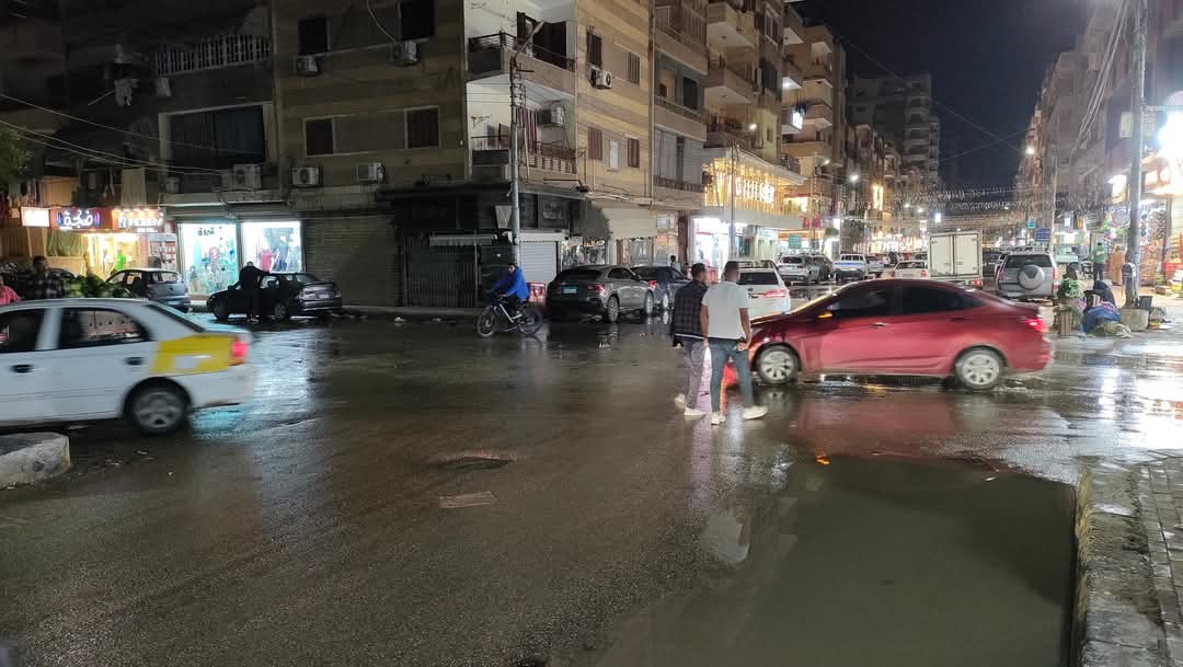 مسح مياه الأمطار من شوارع كفر الشيخ