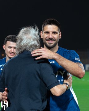 خيسوس يودع لاعبي الهلال 