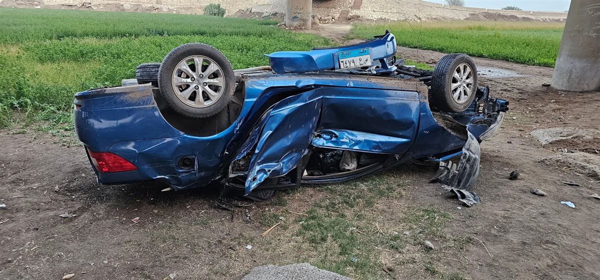 سقوط سيارة من أعلى الدائري بنزلة الصف في الجيزة