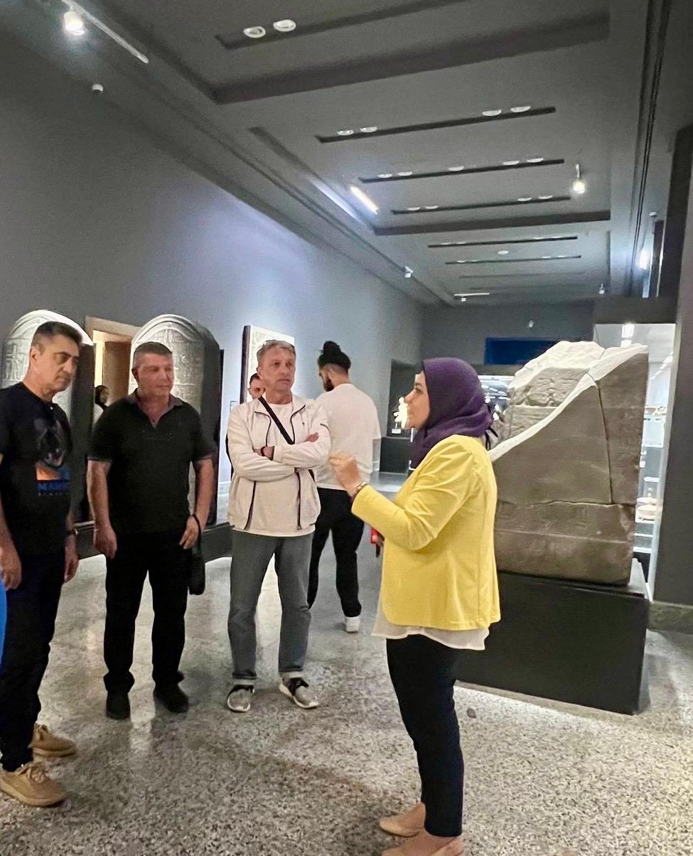 نائب وزير الخارجية التايلاندي ووفد من هيئة الرقابة العامة برومانيا يزورون المتحف اليوناني الروماني