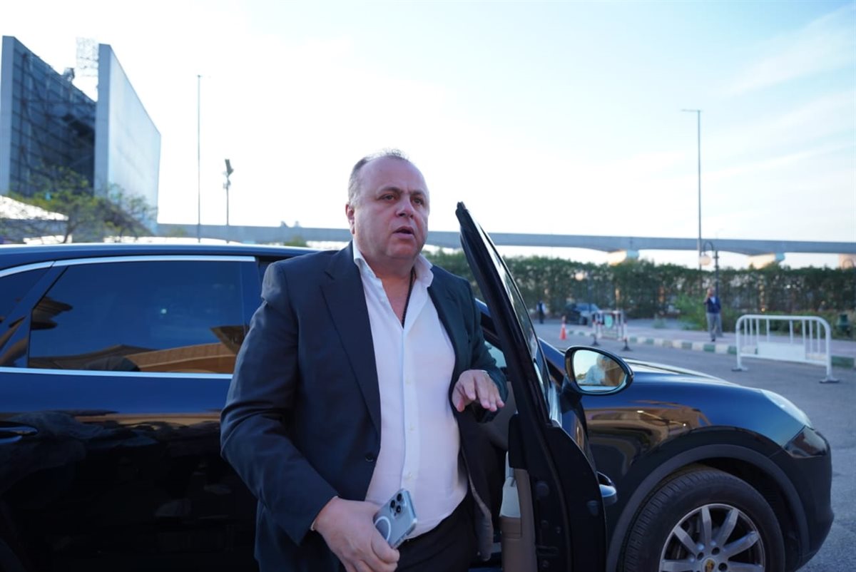 بدء عزاء الدكتور وليد مصطفى رئيس مجلس أمناء القاهرة 24 بشرطة زايد.. وعمرو الفقي وإسماعيل فرغلي أول الحاضرين