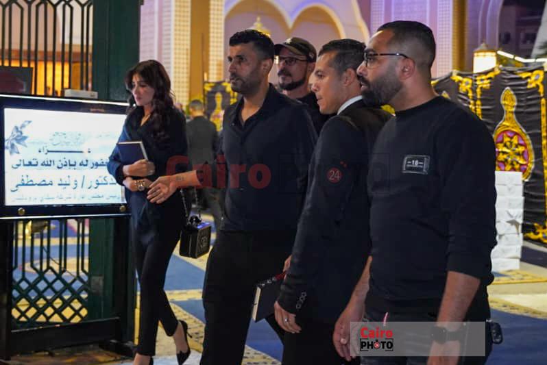 مشاهير الفن والإعلام في عزاء الدكتور وليد مصطفى رئيس مجلس أمناء القاهرة 24 بمسجد الشرطة بالشيخ زايد