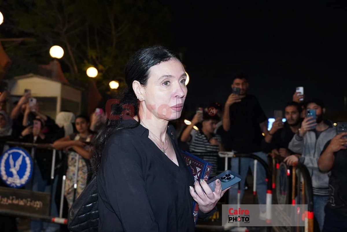 مشاهير الفن والإعلام في عزاء الدكتور وليد مصطفى رئيس مجلس أمناء القاهرة 24 بمسجد الشرطة بالشيخ زايد