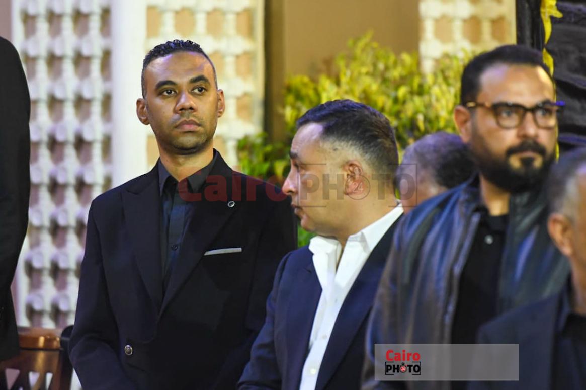 مشاهير الفن والإعلام في عزاء الدكتور وليد مصطفى رئيس مجلس أمناء القاهرة 24 بمسجد الشرطة بالشيخ زايد