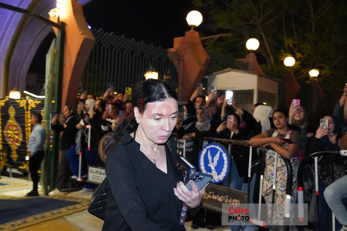 مشاهير الفن والإعلام في عزاء الدكتور وليد مصطفى رئيس مجلس أمناء القاهرة 24 بمسجد الشرطة بالشيخ زايد