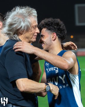 خيسوس يودع لاعبي الهلال 