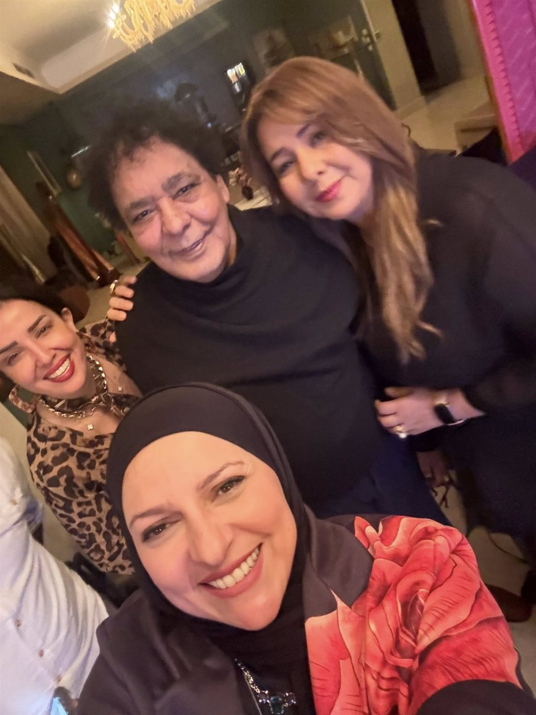 لقطات من زيارة دعاء فاروق لـ الكينج محمد منير في منزله