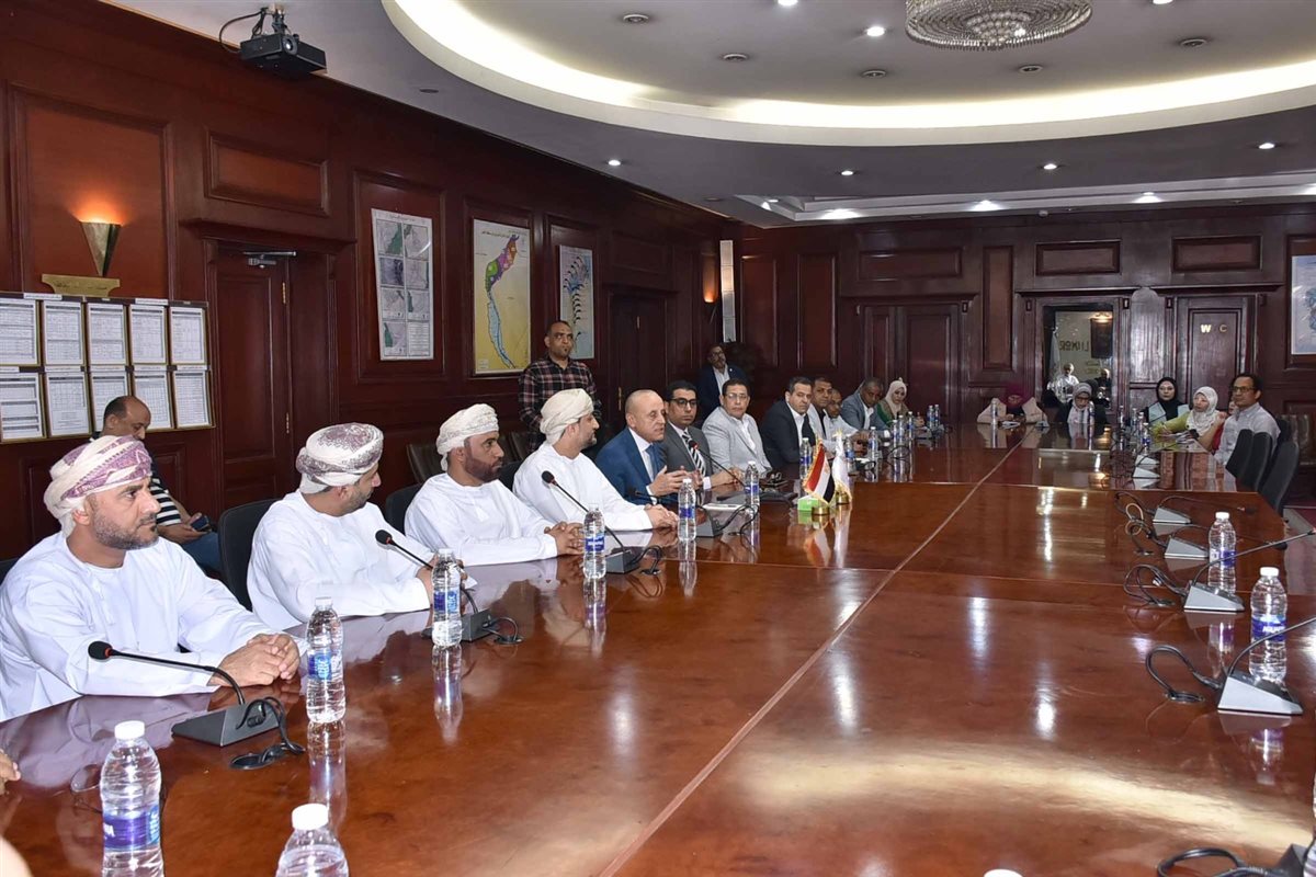 محافظ الأقصر يستقبل وفد عماني لبحث الاستثمار