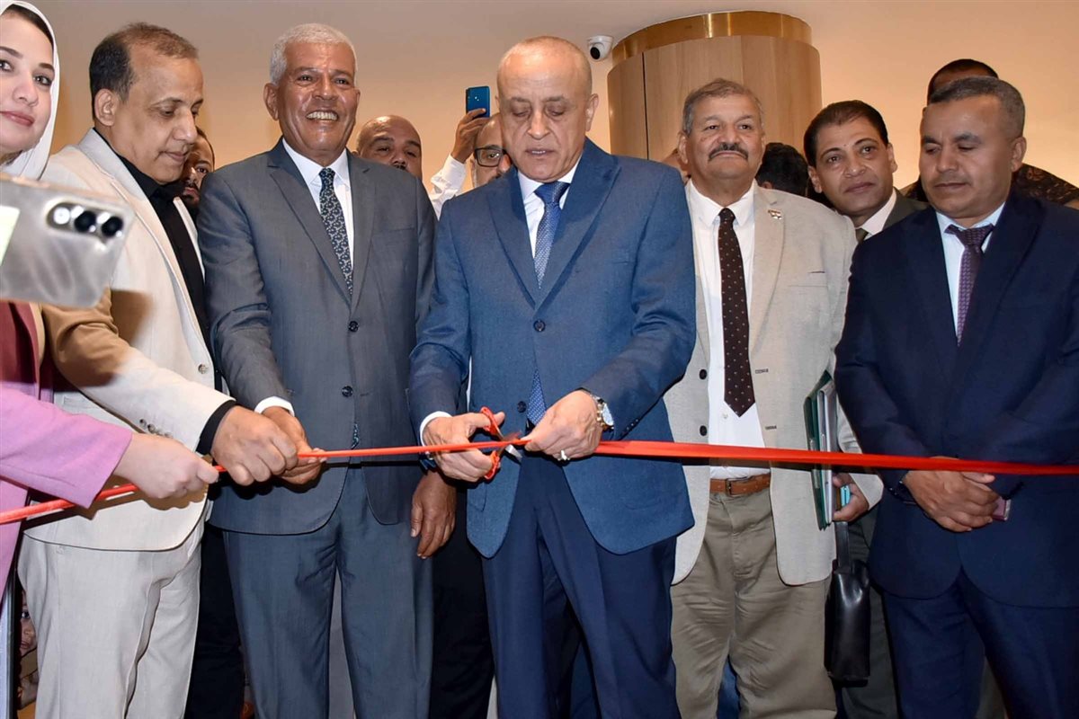 محافظ الأقصر يستعرض احدث تقنيات الزراعة 