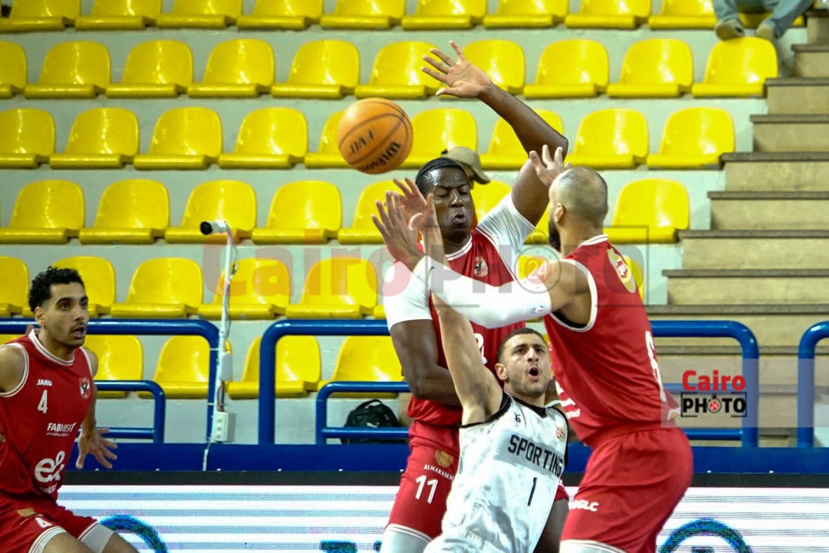 من لقاء الأهلي وسبورتنج لكرة السلة