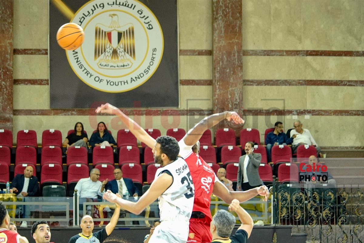 من لقاء الأهلي وسبورتنج لكرة السلة