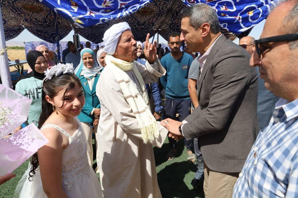 محافظ السويس يفتتح موسم حصاد القمح