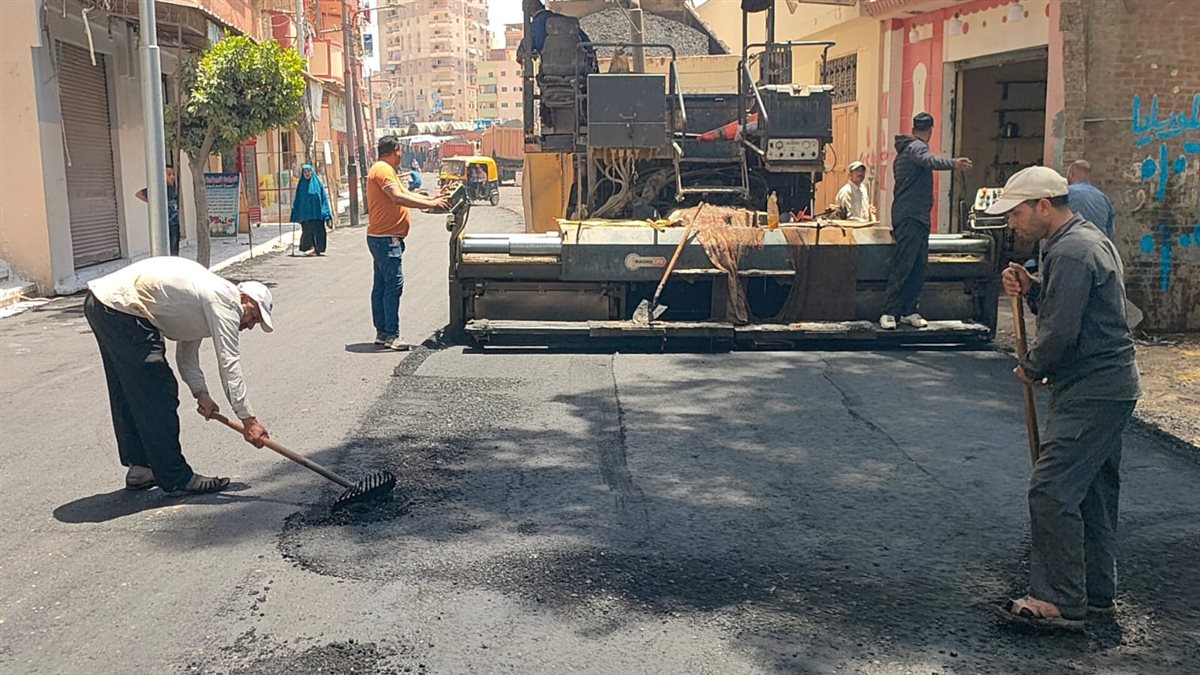 رصف شارع ترعة الرشيدية بالمحمودية بطول 650 متر  