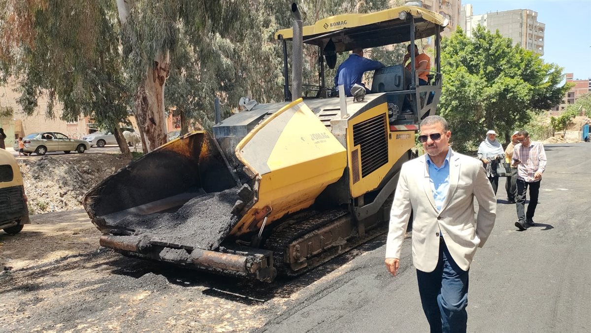 رصف شارع ترعة الرشيدية بالمحمودية بطول 650 متر  