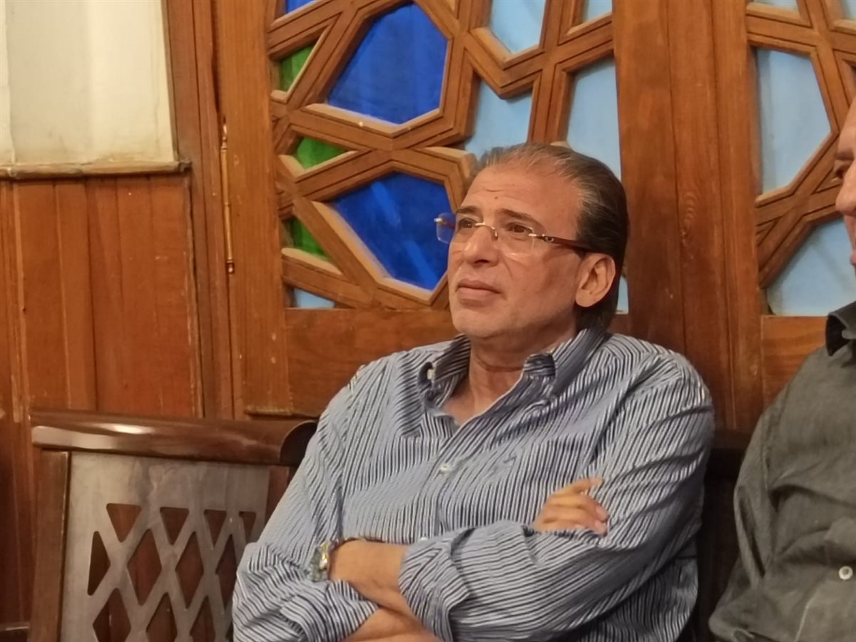 المخرج خالد يوسف ومحمد جمعة يقدمان واجب العزاء في حماة المنتج محمد السبكي بمسجد الحامدية الشاذلية