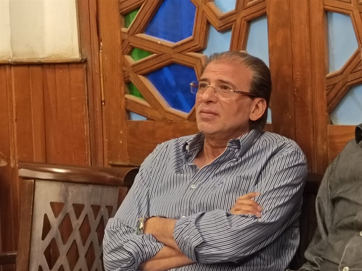 المخرج خالد يوسف ومحمد جمعة يقدمان واجب العزاء في حماة المنتج محمد السبكي بمسجد الحامدية الشاذلية