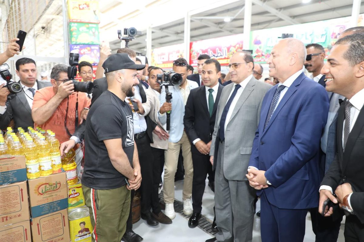 محافظ القاهرة يفتتح سوقيين حضاريين بحي المقطم
