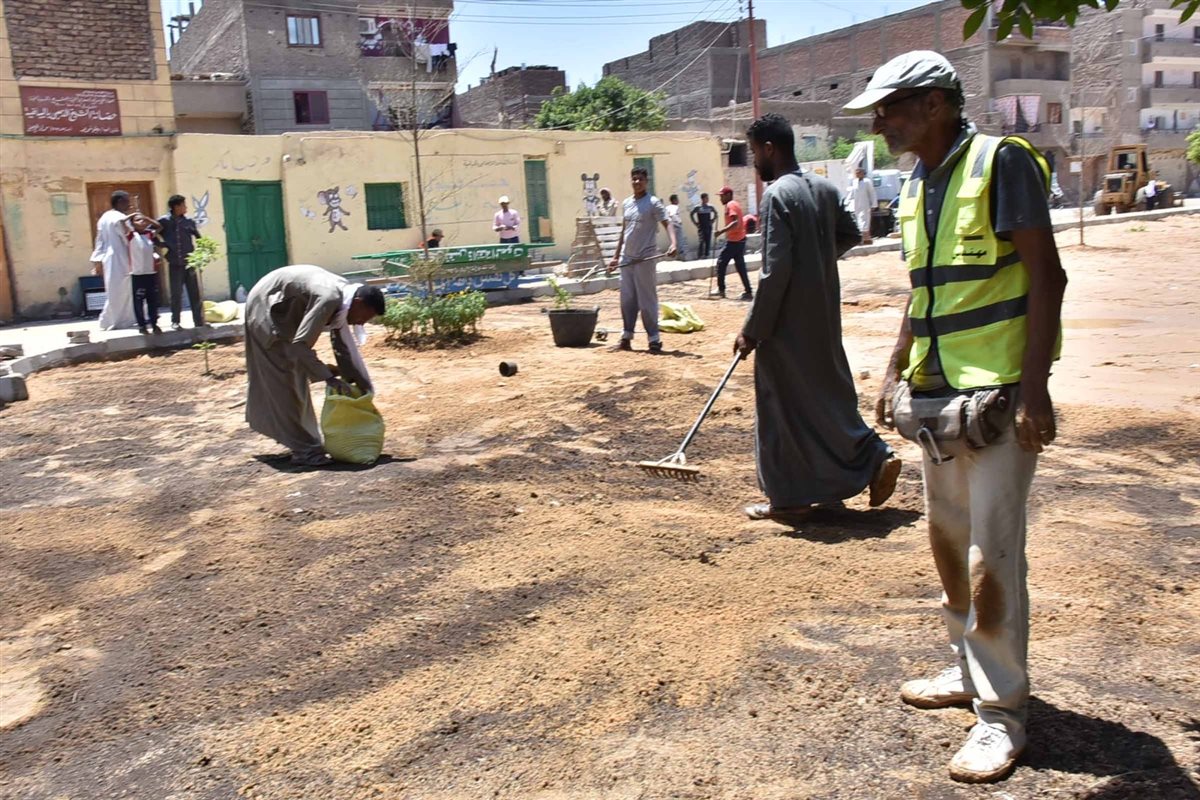 محافظ الأقصر في جولة بالبياضية