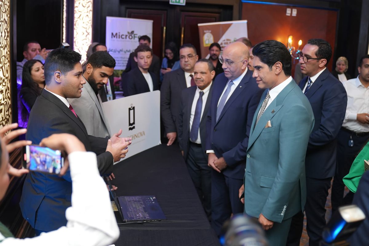 أحمد أبو هشيمة وباسل رحمي يتفقدان مشروعات مسابقة “ستارت أب باور”