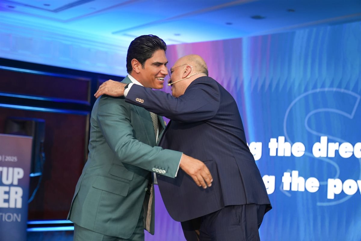 أحمد أبو هشيمة وباسل رحمي يتفقدان مشروعات مسابقة “ستارت أب باور”