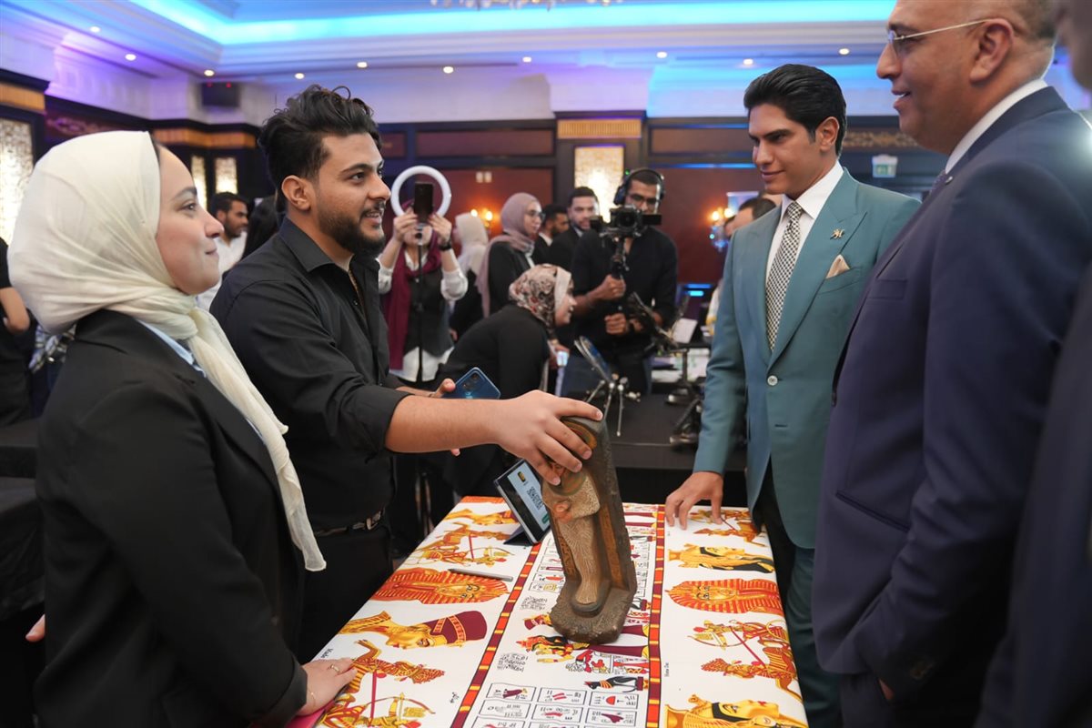 أحمد أبو هشيمة وباسل رحمي يتفقدان مشروعات مسابقة “ستارت أب باور”