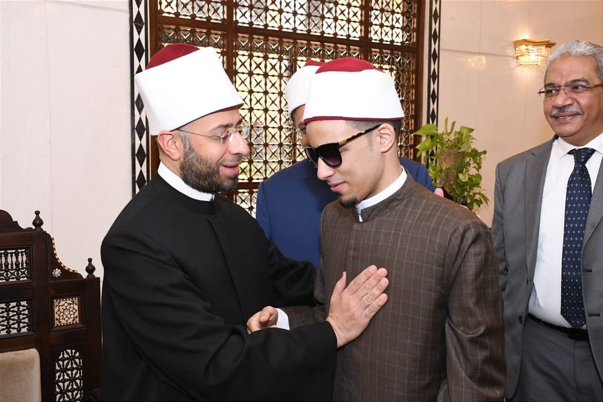 ويلتقي بأصغر إمام بمحراب الجامع الأزهر.. وزير الأوقاف لذوي الهمم: نتطلّع منكم لأن تكونوا في الغد القريب أئمةً وقادةً 