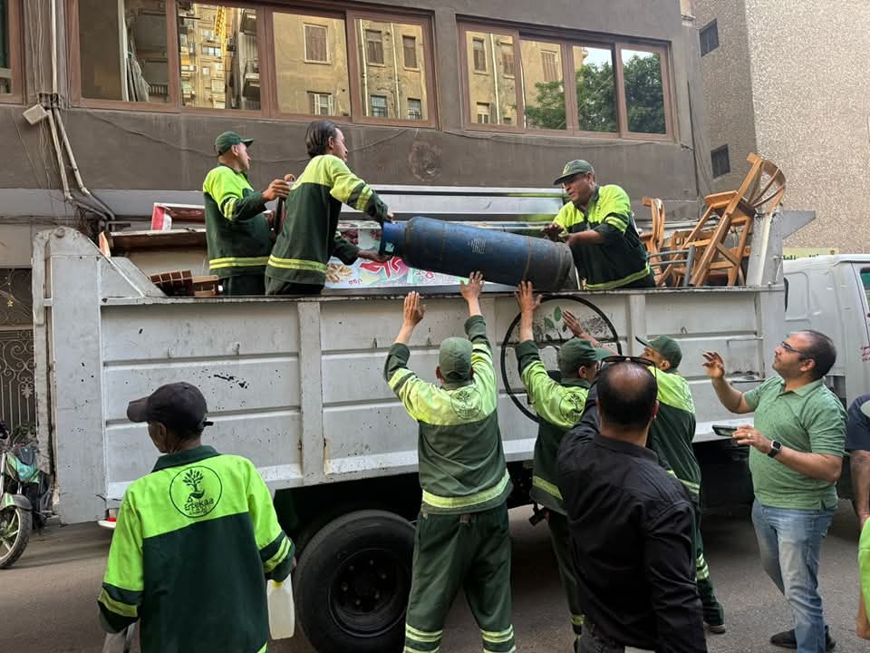  حملة مفاجئة لرفع الإشغالات وغلق المقاهى المخالفة بالزمالك