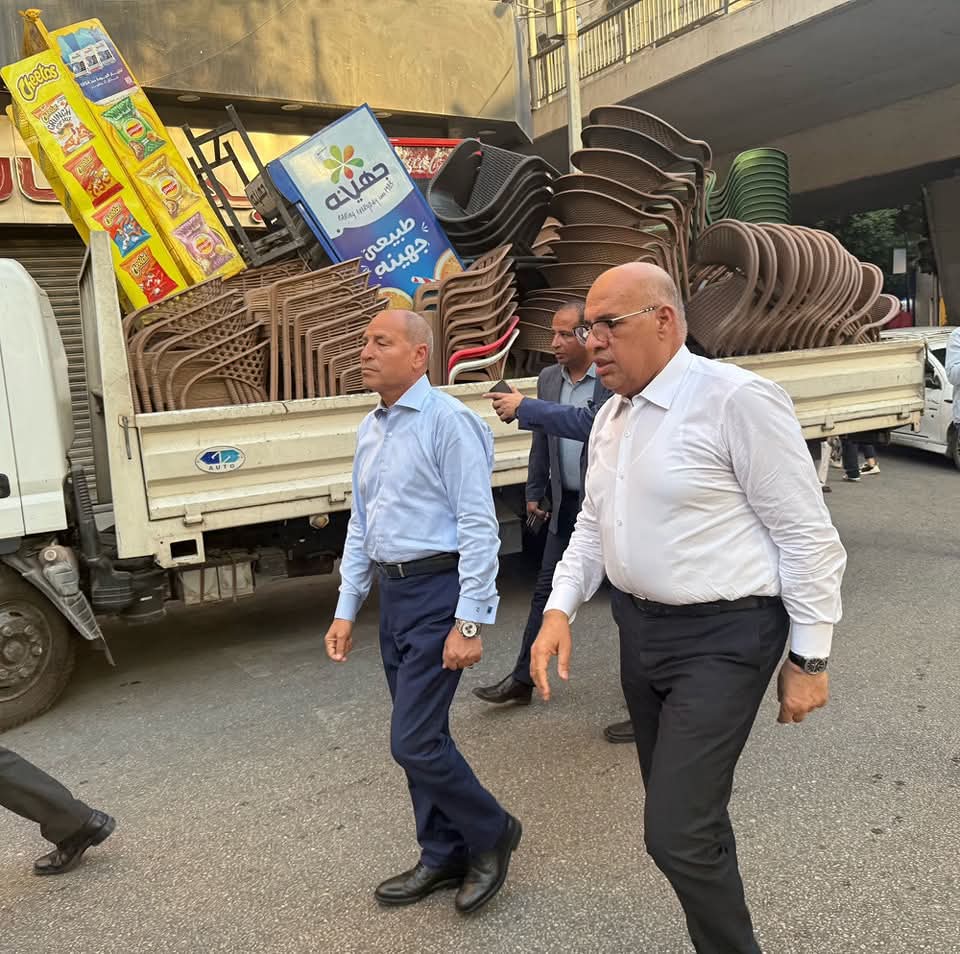  حملة مفاجئة لرفع الإشغالات وغلق المقاهى المخالفة بالزمالك