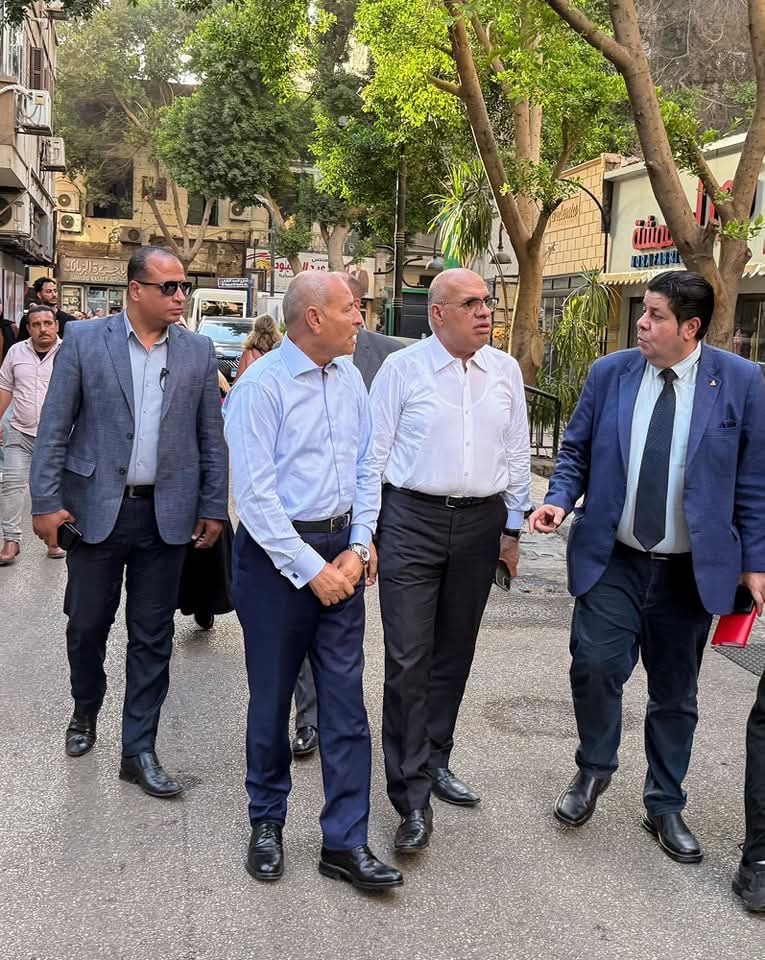  حملة مفاجئة لرفع الإشغالات وغلق المقاهى المخالفة بالزمالك