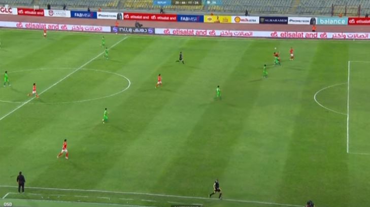 لحظة تسلل أشرف بن شرقي في بداية لعبة الهدف